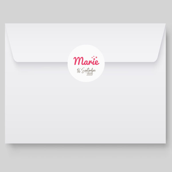 Soyez attentif aux moindres détails de vos correspondance de grossesse et de naissance avec les étiquettes à enveloppes 'Petite fille' assorties