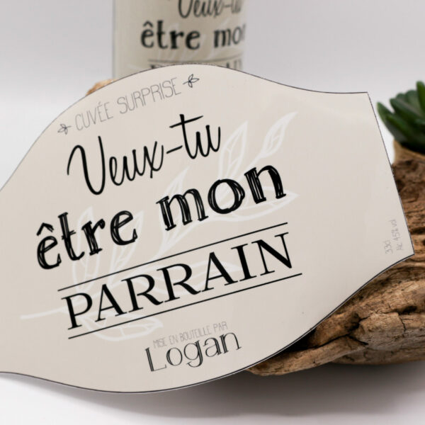 Ce n’est pas un jour comme les autres ! Fêtez votre demande de parrain avec une cuvée mémorable étiquetée avec une étiquette de bouteille Parrain de unique.