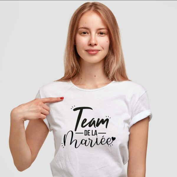 Jamais sans la team ! Alors pour elles, des T-Shirt Enterrement de Vie de Jeune fille personnalisés, drôles et décalés, qui rendront la soirée mémorable