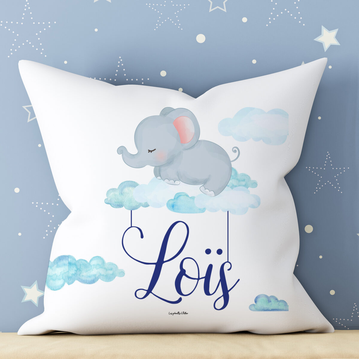 Avec le coussin personnalisé éléphant votre enfant passera une douce nuit dans les nuages. Une idée parfaite pour décorer votre intérieur.