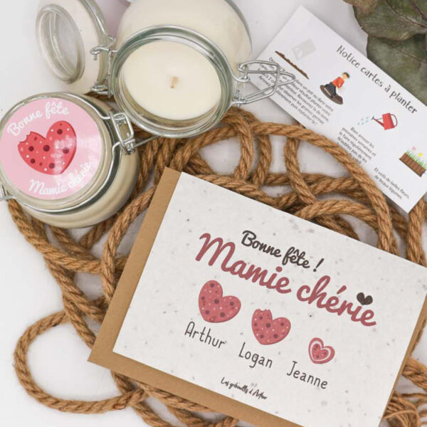 Coffret personnalisé 'bonne fête mamie' contenant bougie et carte à planter